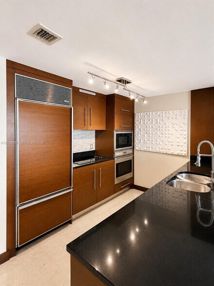 Building Photo - 465 Brickell Ave