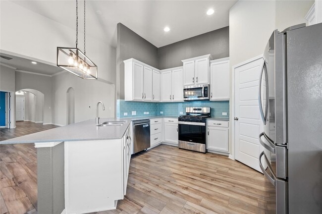 Building Photo - 10225 Bankhead Dr