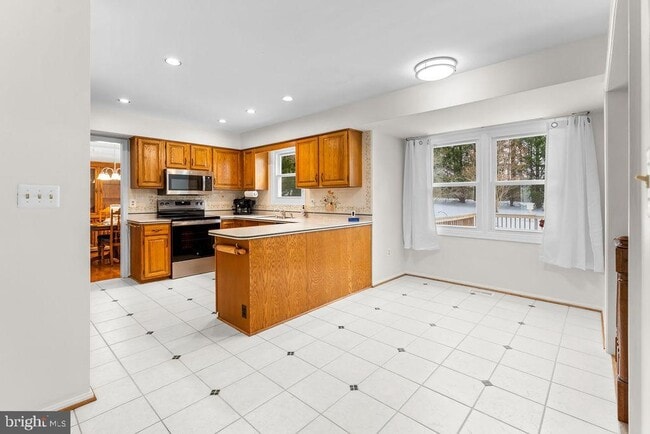 Building Photo - 8009 Frontier Dr