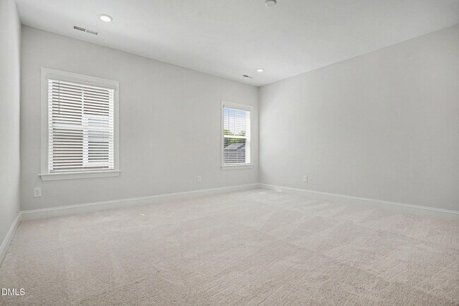 Building Photo - 321 Golden Trace Dr