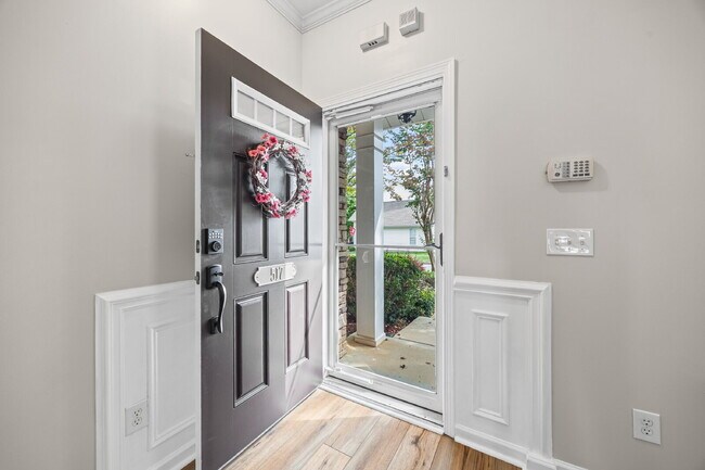 Building Photo - "Charming 2-Bedroom Townhouse Retreat in B...