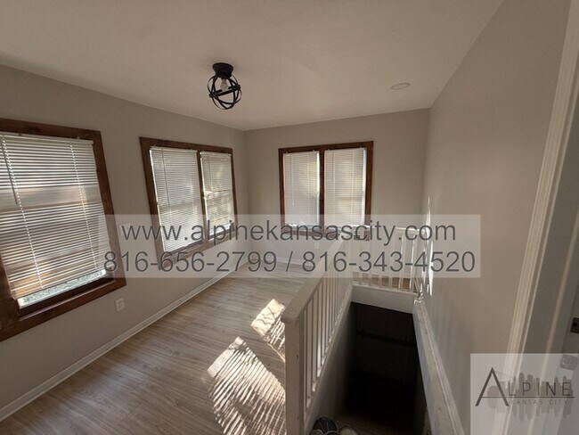 Building Photo - Beautiful Midtown Rehab!