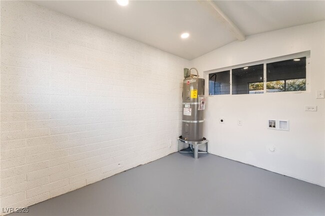 Building Photo - 548 E Oakey Blvd