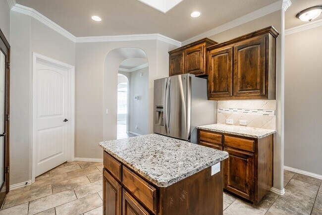 Building Photo - 6969 King Ranch Rd