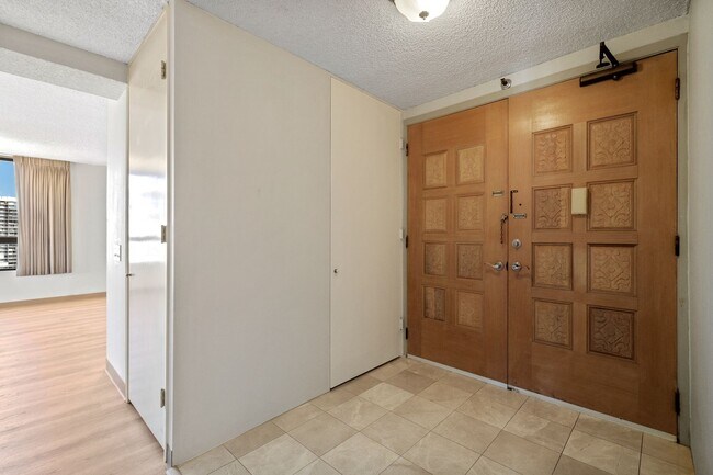 Building Photo - Spacious 2 Bedroom, 2 Bath with 2 Assigned Parking Stalls!