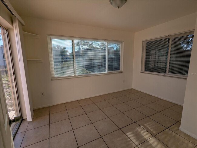 Building Photo - 9310 Whitman Ln