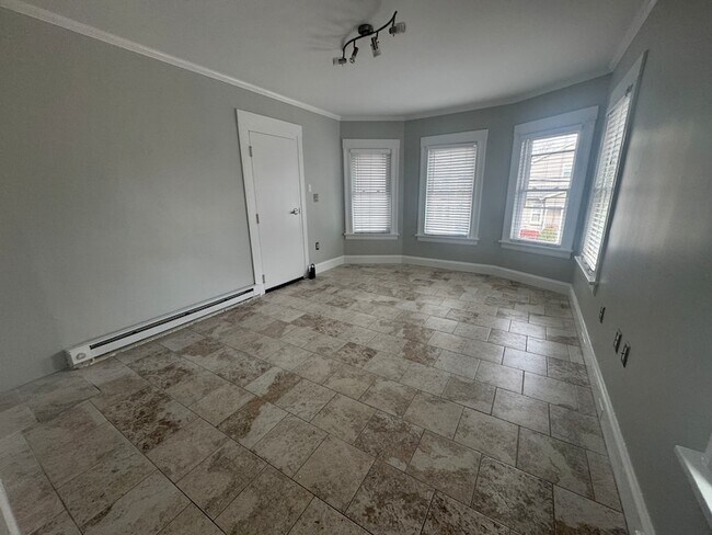 Building Photo - 109 Churchill St