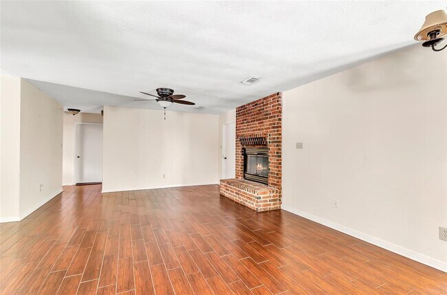 Building Photo - 70 Fern View Ct