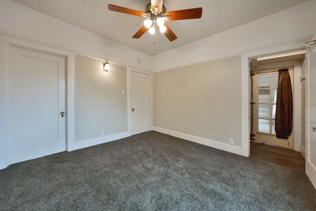 Building Photo - Charming Midtown 1-Bedroom Apartment with ...