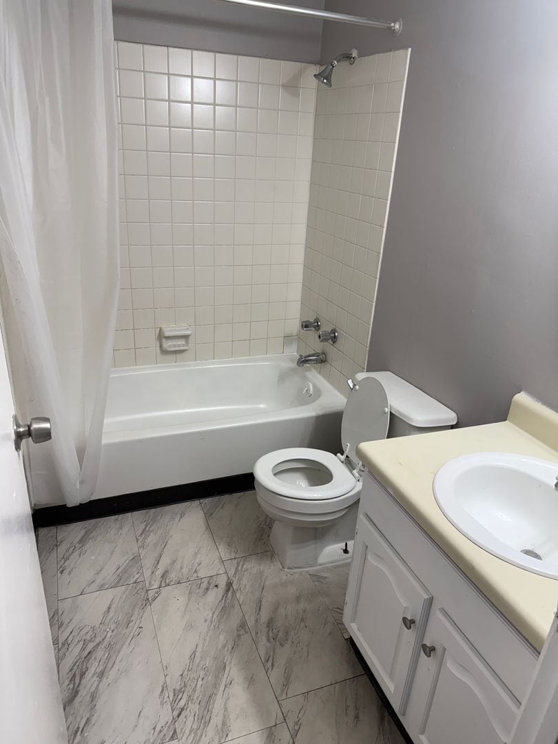 Building Photo - 3054 W Madison St