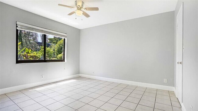 Building Photo - 3111 Oakland Shores Dr