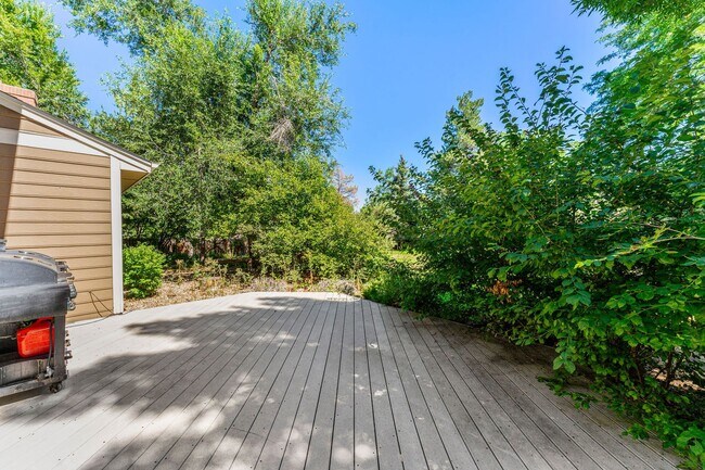 Building Photo - House in Littleton with Great Outdoor Space