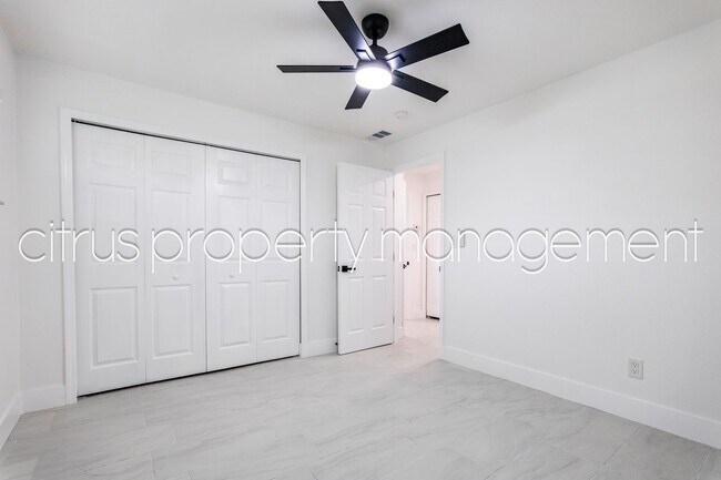 Building Photo - Impeccable, Fully Remodeled 3/2 with Huge Bonus Room Convenient to UCF!