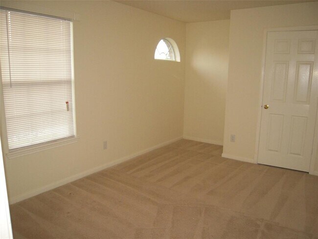 Building Photo - 4242 Daisy Meadow Dr