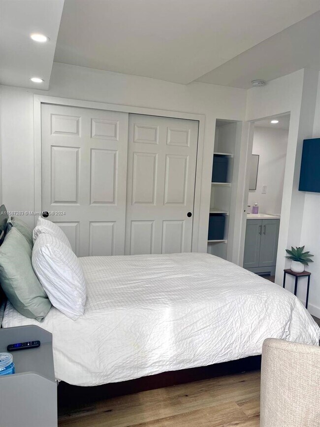 Building Photo - 19960 Highland Lakes Blvd