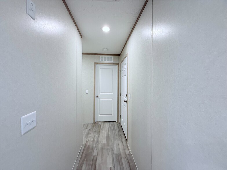 Building Photo - 29669 Danbury Ct