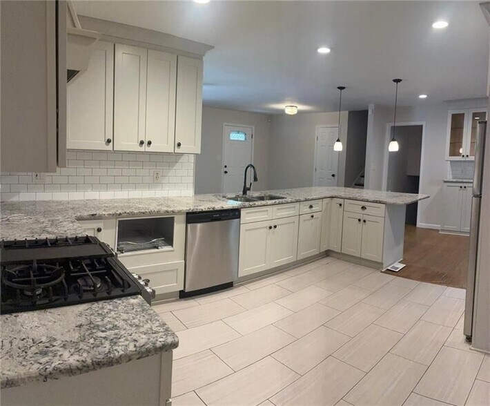 Building Photo - 1744 Oak Ridge Way NW
