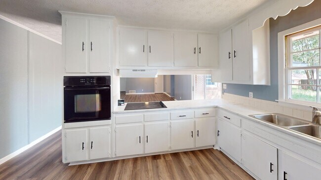 Building Photo - 103 Woodley Ave
