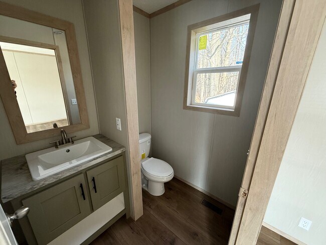 Building Photo - 9 Glade view -