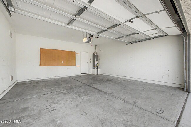 Building Photo - 9111 W Cambridge Ave