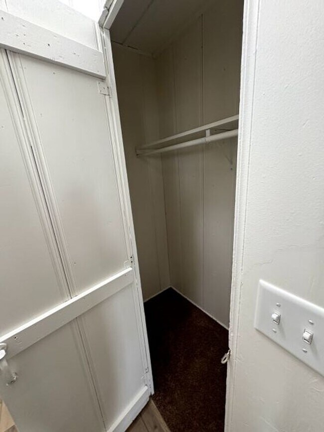 Building Photo - Studio in Downtown Ventura, close to beach!
