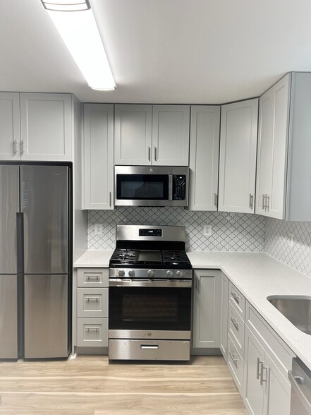 Building Photo - 913 Blakney Ln SE