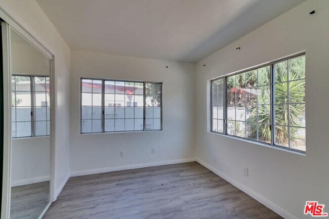 Building Photo - 15013 Hartsook St