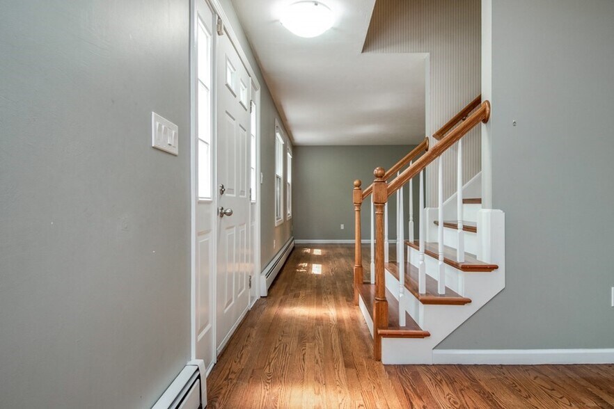 Building Photo - 18 Ladyslipper Dr
