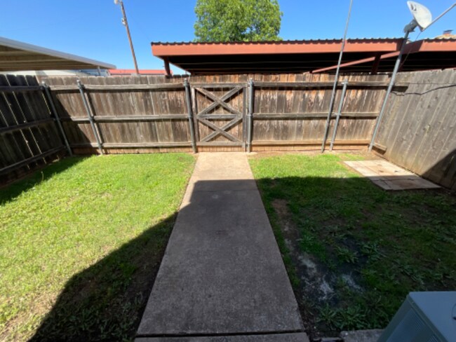 Building Photo - 2938 Gossett Dr