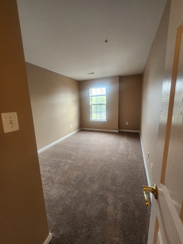 Building Photo - 2026 Windsong Dr