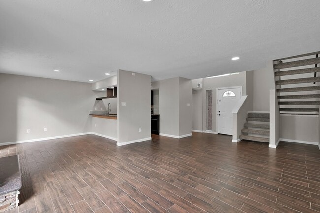 Building Photo - 12311 Glenview Dr