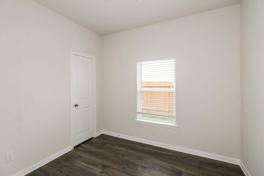 Building Photo - 428 Polly Grv Dr