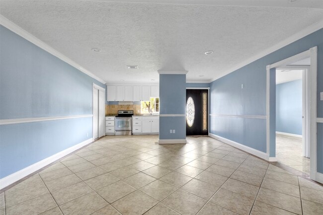 Building Photo - 10711 Heather Hill Dr