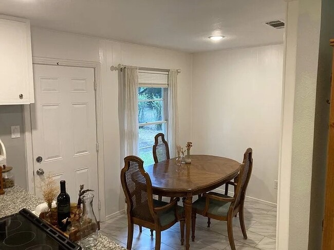 Building Photo - 211 Davidson Dr