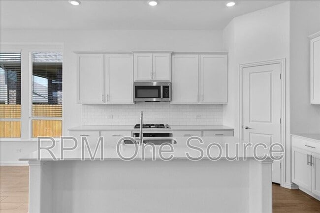Building Photo - 812 Morwenna Rd