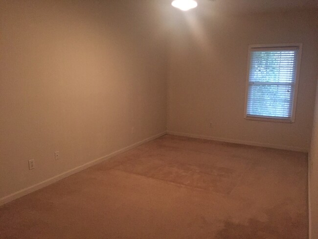 Building Photo - 2BR/ 2BA 1 Car Garage Condo in West Knox -...