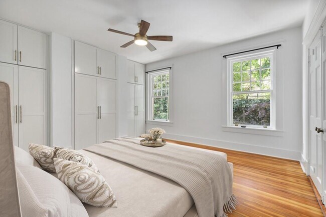 Building Photo - 116 Lafayette Dr NE