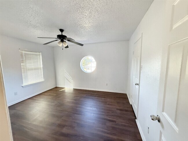 Building Photo - 1713 River Birch Dr