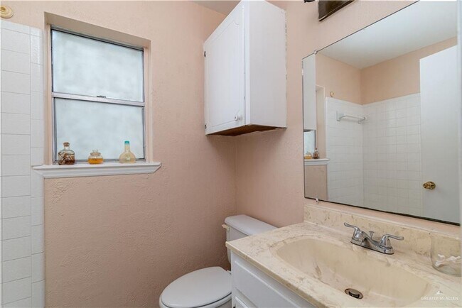 Building Photo - 17 Village Square