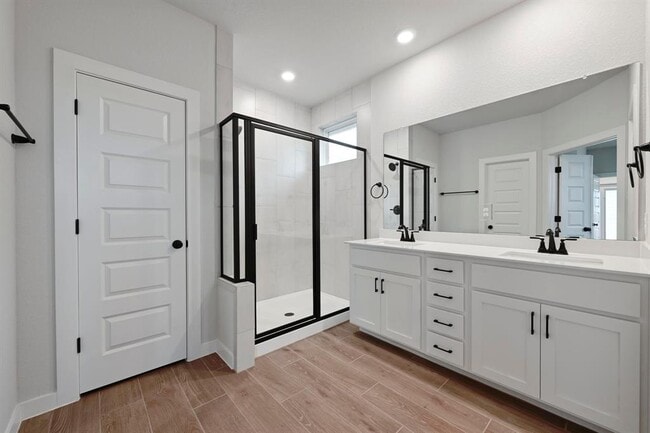 Building Photo - 201 Arches Dr