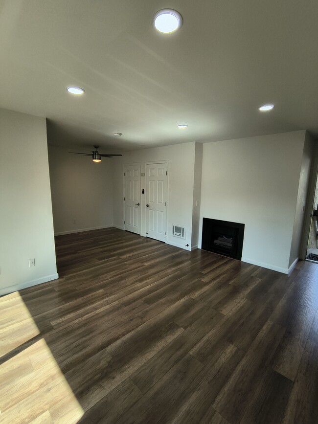 Building Photo - 10332 Caminito Aralia