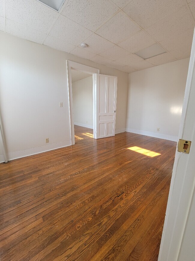 Building Photo - 448 Hawley Ave