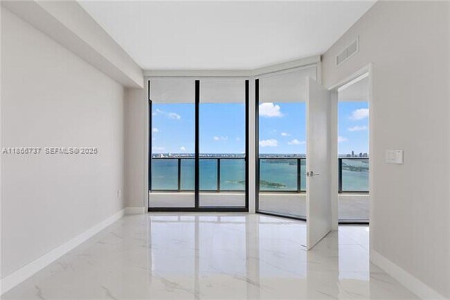 Building Photo - 700 NE 24th St