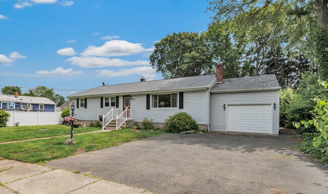 Building Photo - 15 Albert St