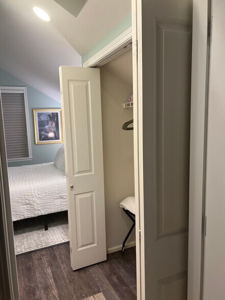 Master bedroom - 4135 Chilberg Ave SW