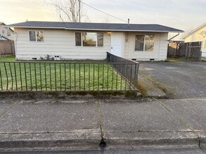 Building Photo - Updated 3 bedroom 1 bathroom house!