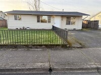 Building Photo - Updated 3 bedroom 1 bathroom house!