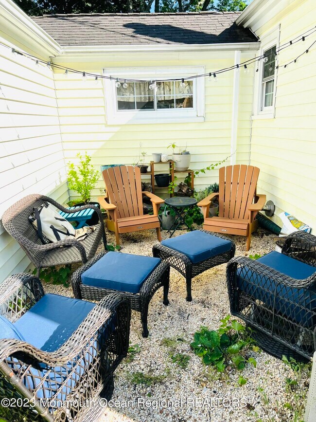 Building Photo - 21 E Lincoln Cir