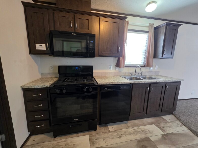 Building Photo - 154 Whippoorwill Ln