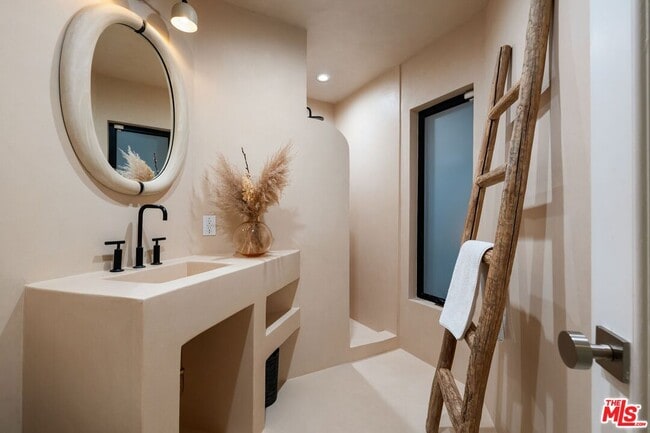 Building Photo - 3627 Woodhill Canyon Rd